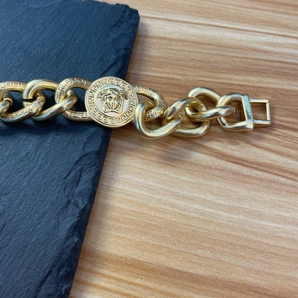 Versace bracelet gold tone with closure - Picture 9 of 11